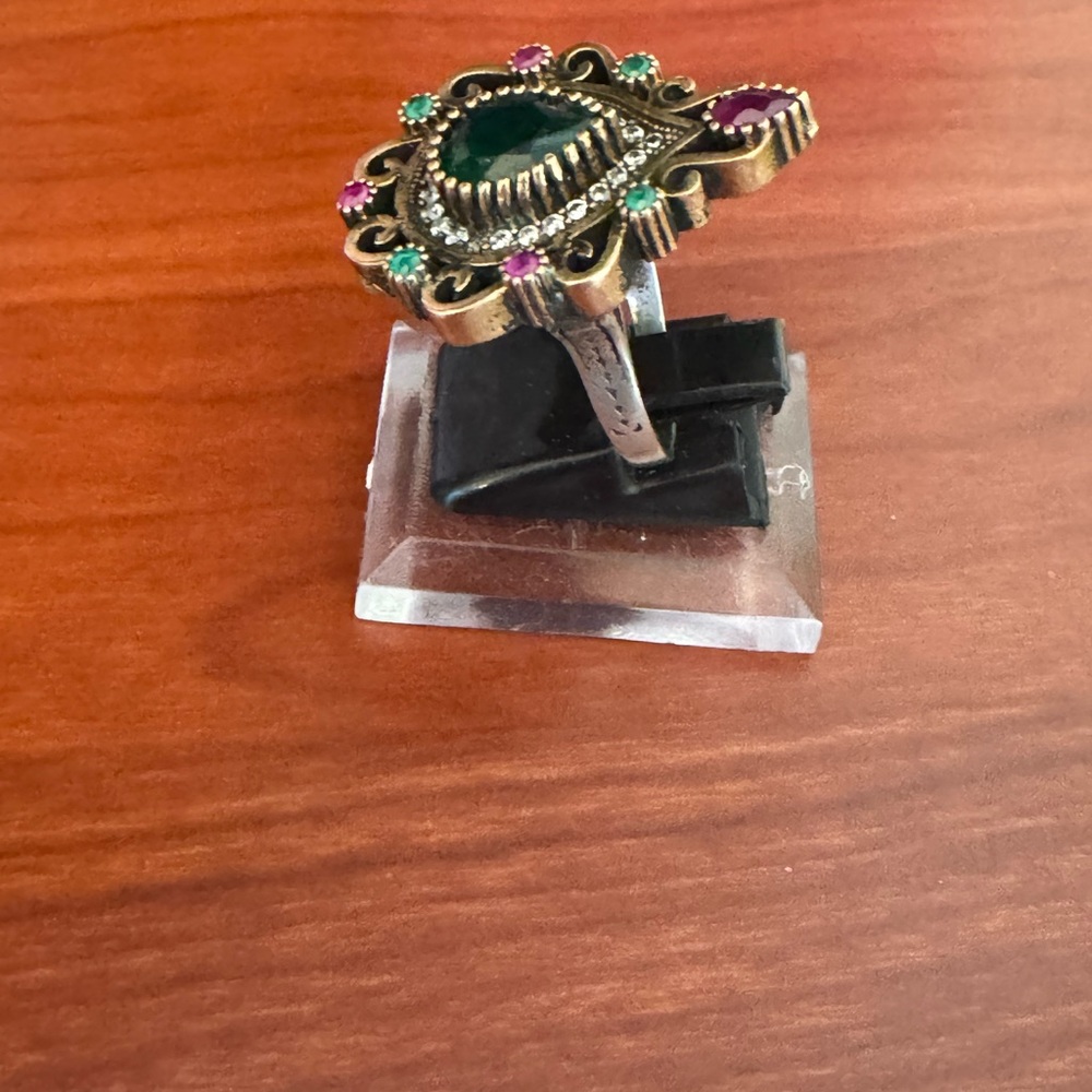 Vintage style silver ring with green and red stones and white topaz size 8 - Picture 2 of 6